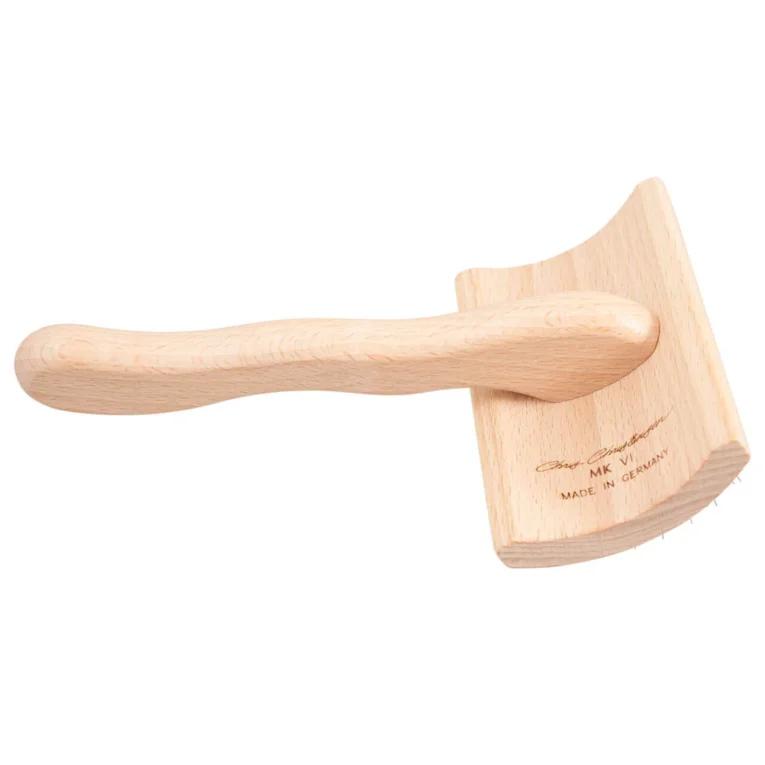 Mark_VI_Medium_Curved_Back_Slicker_Brush_03__24237.1732028352.1280.1280_1095x1095